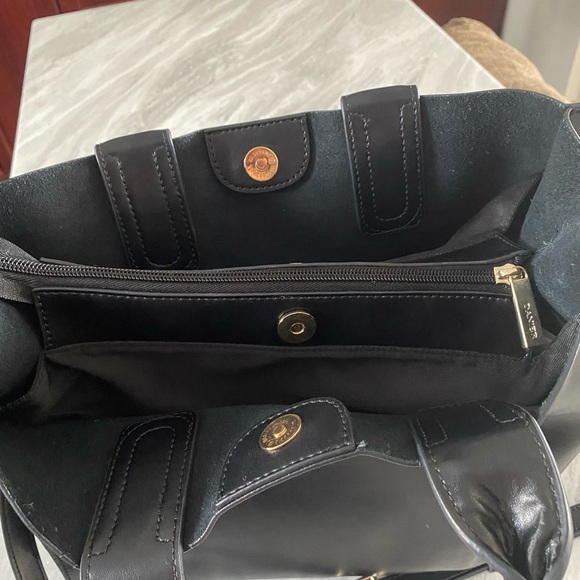 Danier leather handbag - Picture 3 of 4